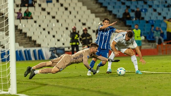 Mastering Game Plans: Leveraging Data Analytics for Revolutionary Football Tactics