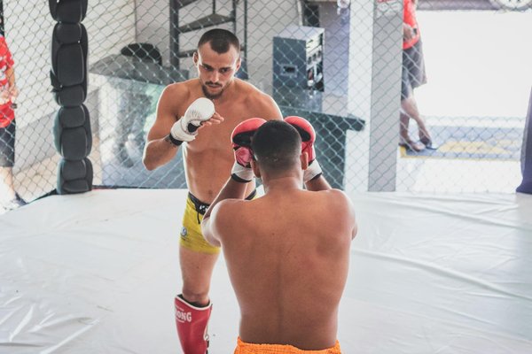 Mastering Chain Precision for Your Sport Bike: Achieving Peak Performance in the UK's Diverse Climate